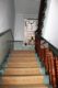 Stilechte 2-Zimmer Altbauwohnung - Haustreppe