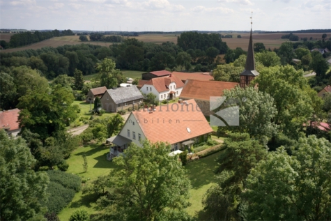 Wo Stille zum Luxus wird –saniertes Pfarrhaus mit weitläufigem Privatpark, 17322 Grambow, Einfamilienhaus