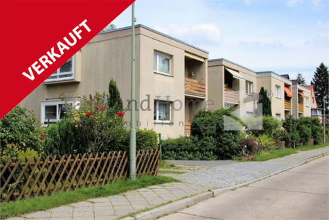 Sonnige 4 Zimmerwohnung mit Balkon und Garage in netter Nachbarschaft, 12351 Berlin, Etagenwohnung